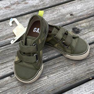 babyGap Camo Sneakers Shoes for Toddler (Size 7)